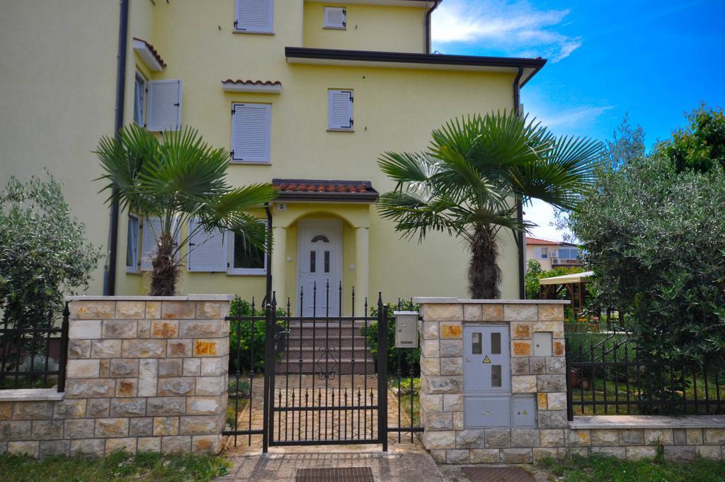 Ana M Apartments Novigrad Istria Eksteriør billede
